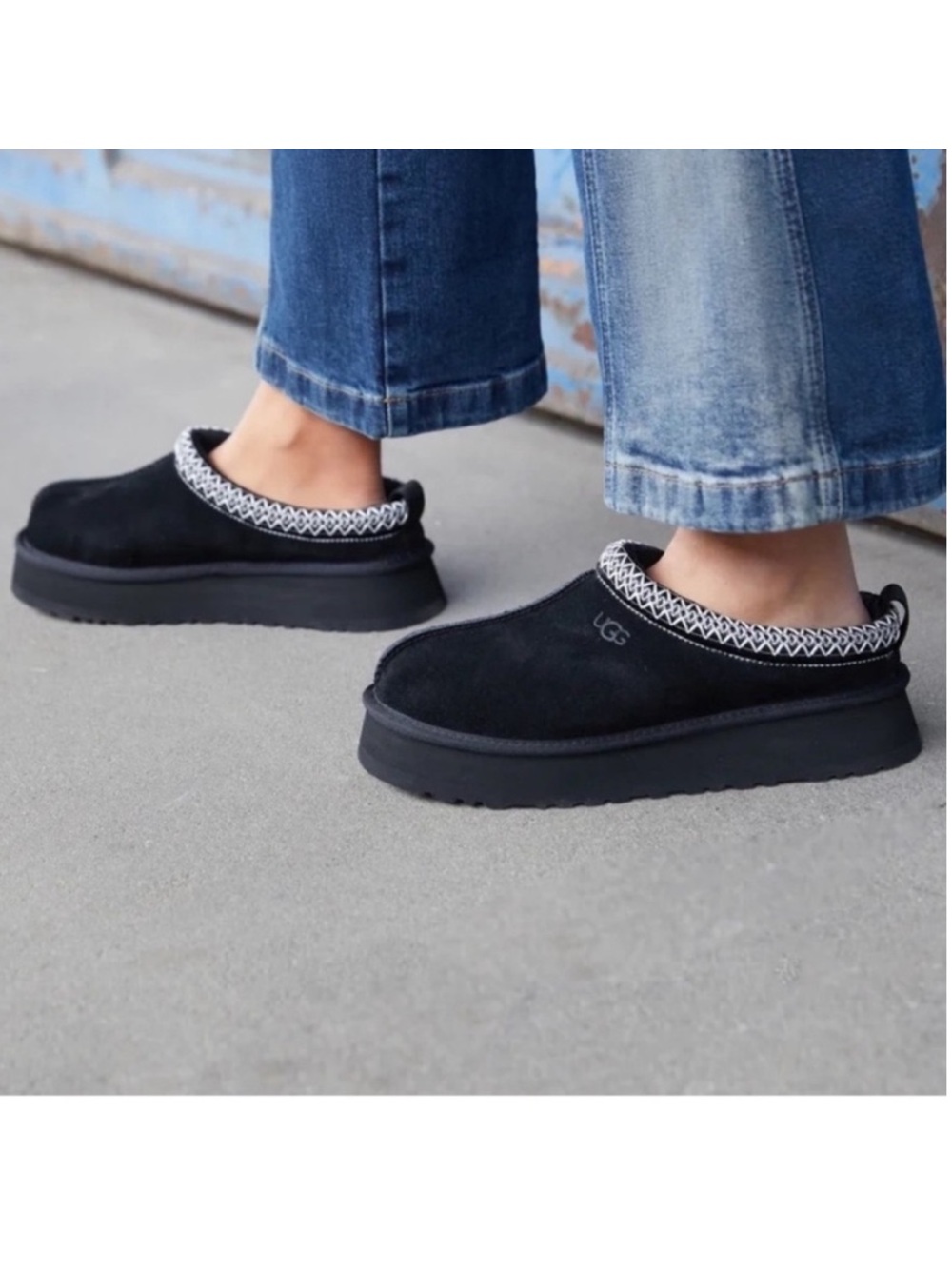 UGG Tazz women size 8 
BestSeller/gently worn 
Color. Black